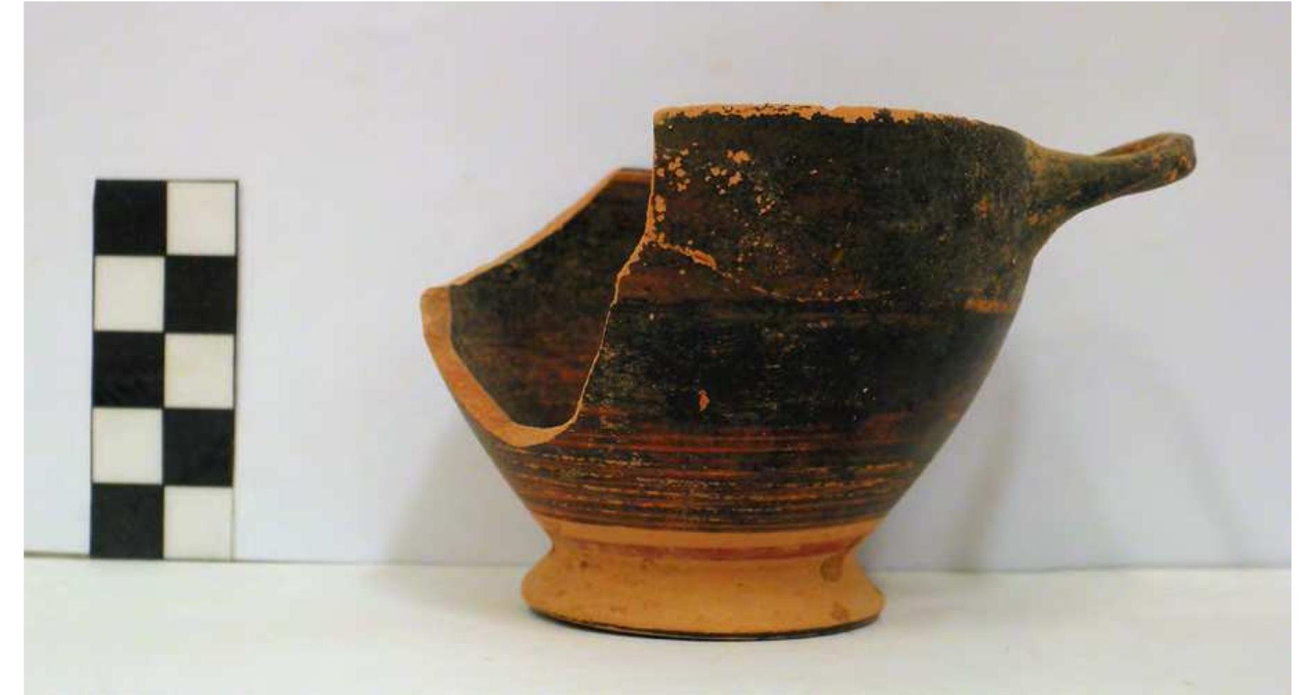 Fig. 65. Black-glazed Corinthian Type skyphos from Grave 13. Photo P. Galiatsatou. 