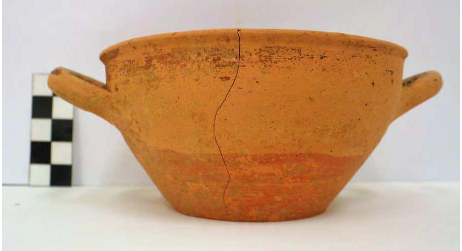 Fig. 66. Black-glazed skyphos from Grave 15. Photo P. Galiatsatou. 