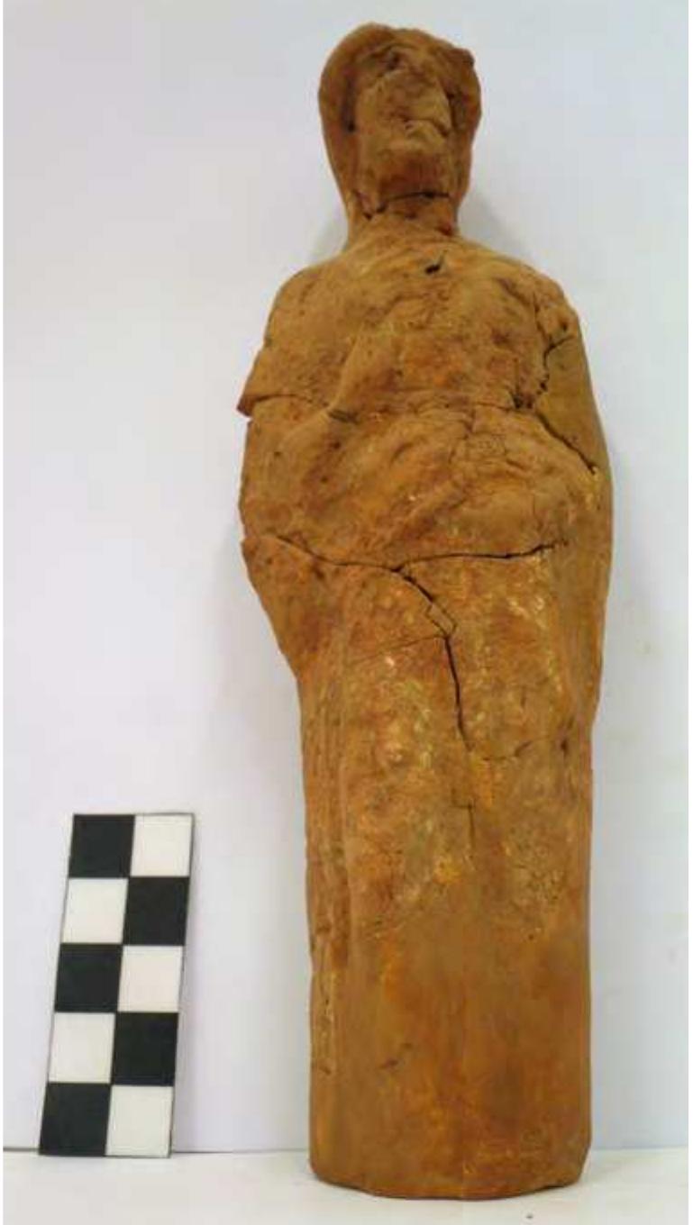 Fig. 76. Terracotta figure from Grave 7. Photo P. Galiatsatou. 
