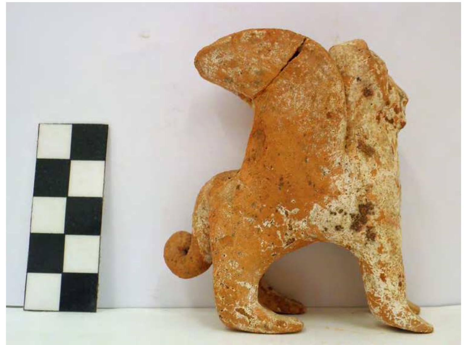 Fig. 77. Terracotta figure from Grave 10. Photo P. Galiatsatou. 