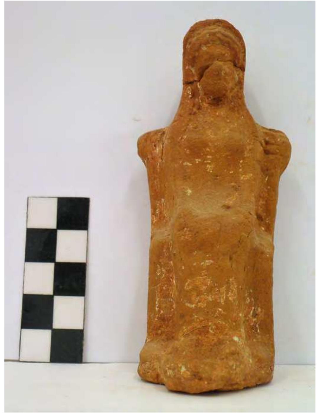 Fig. 78. Terracotta figure from Grave 10. Photo P. Galiatsatou. 