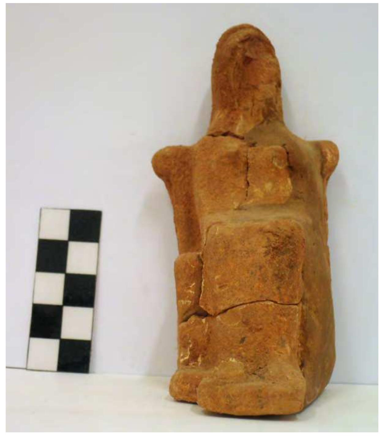 Fig. 79. Terracotta figure from Grave 10. Photo P. Galiatsatou. 