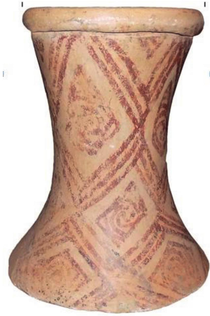 Fine category (good polished outside and inside); Homogeneous paste; Temper: fine grain sand (rare pebbles); Very good firing; Brick-like color. Painted ornament: outside and inside; Black painting; Geometric; Bichrome. 