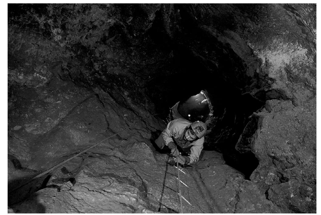 Figure 2.10 Sima de los Huesos. Photo: Javier Trueba/Courtesy Science Photo Librar  Figure 2.10 Sima de los Huesos.  Photo: Javier Trueba/Courtesy Science Photo Library 