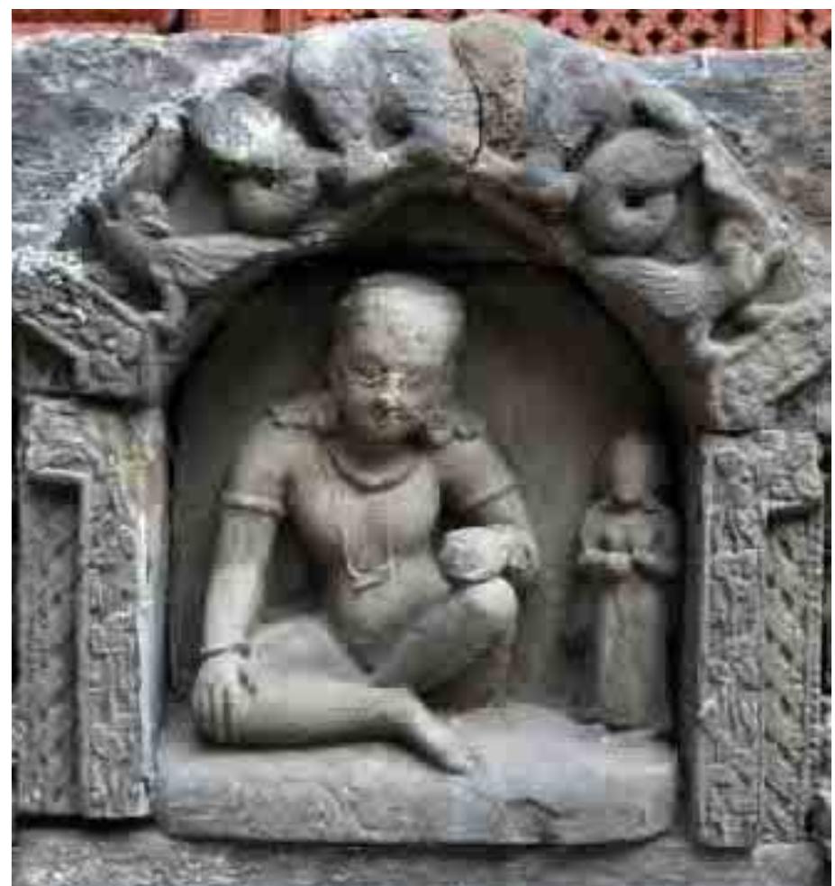 Detail of Dombi Heruka’s singndd janet, Mohan Chow! Source: http://www.hanumandhokamuseum.gov.np/ and- museumgallerydetails.php?id=34  Siddha (ikapalapa?’) wearing singnad janeu, Mohan Choy Source: https://hanumandhoka.gov.np/palace/courtyards- quadrangles. html#mohan  Images 