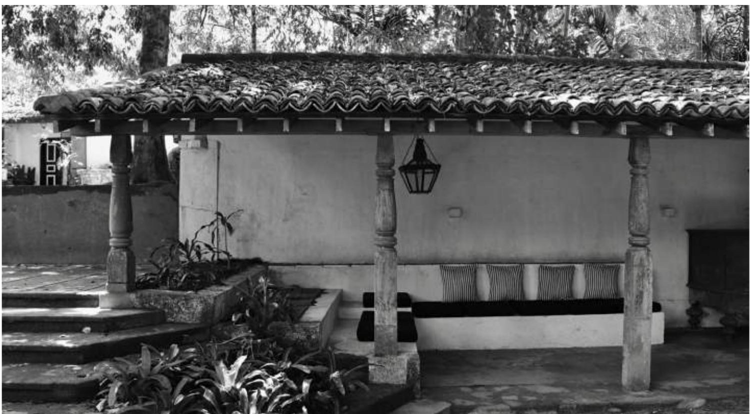 Sitting area in front of the entry court from the south