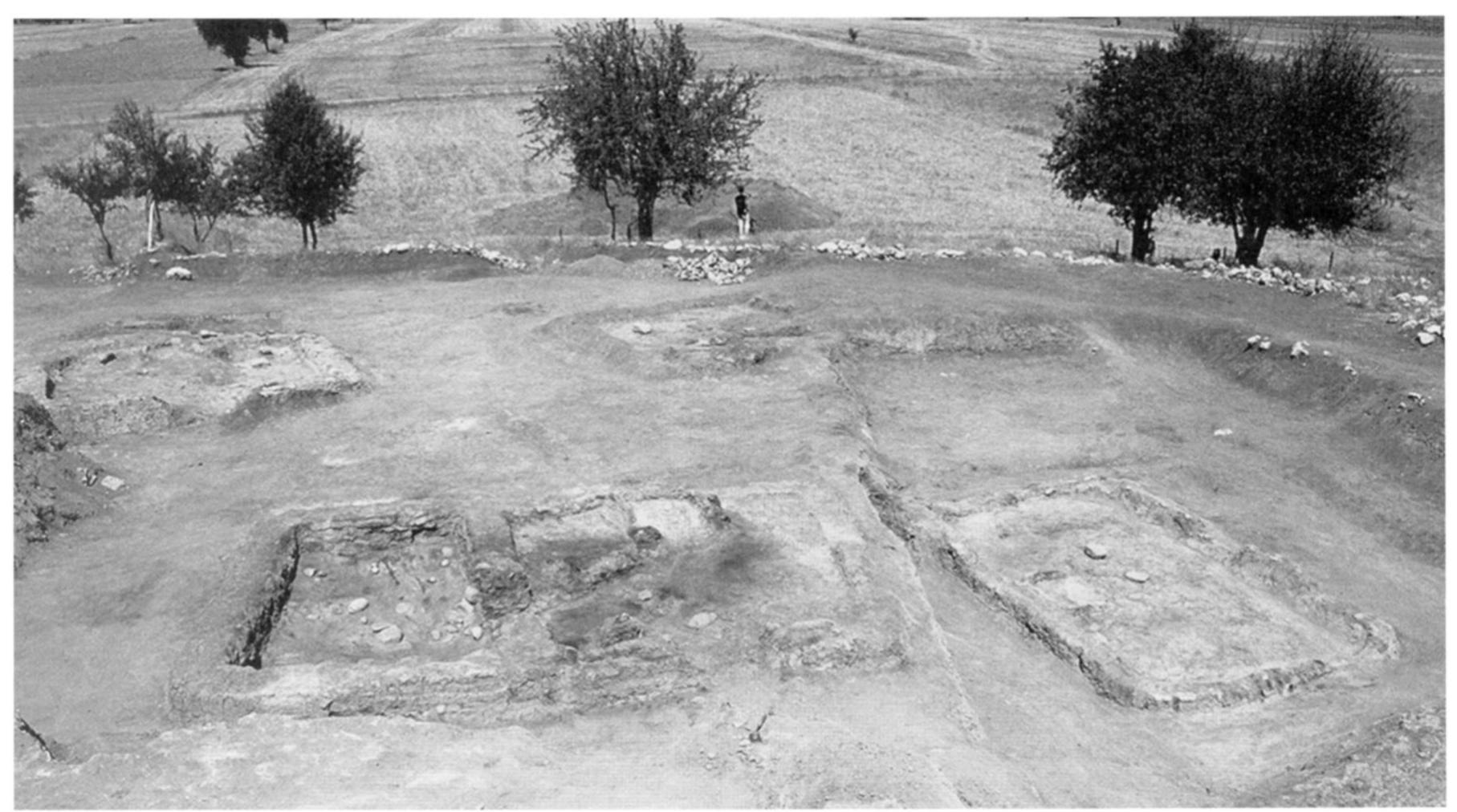 Fig. 4. Houses of Early Neolithic I/3 and I/4 at Bademagaci (R. Duru and G. Umurtak). 