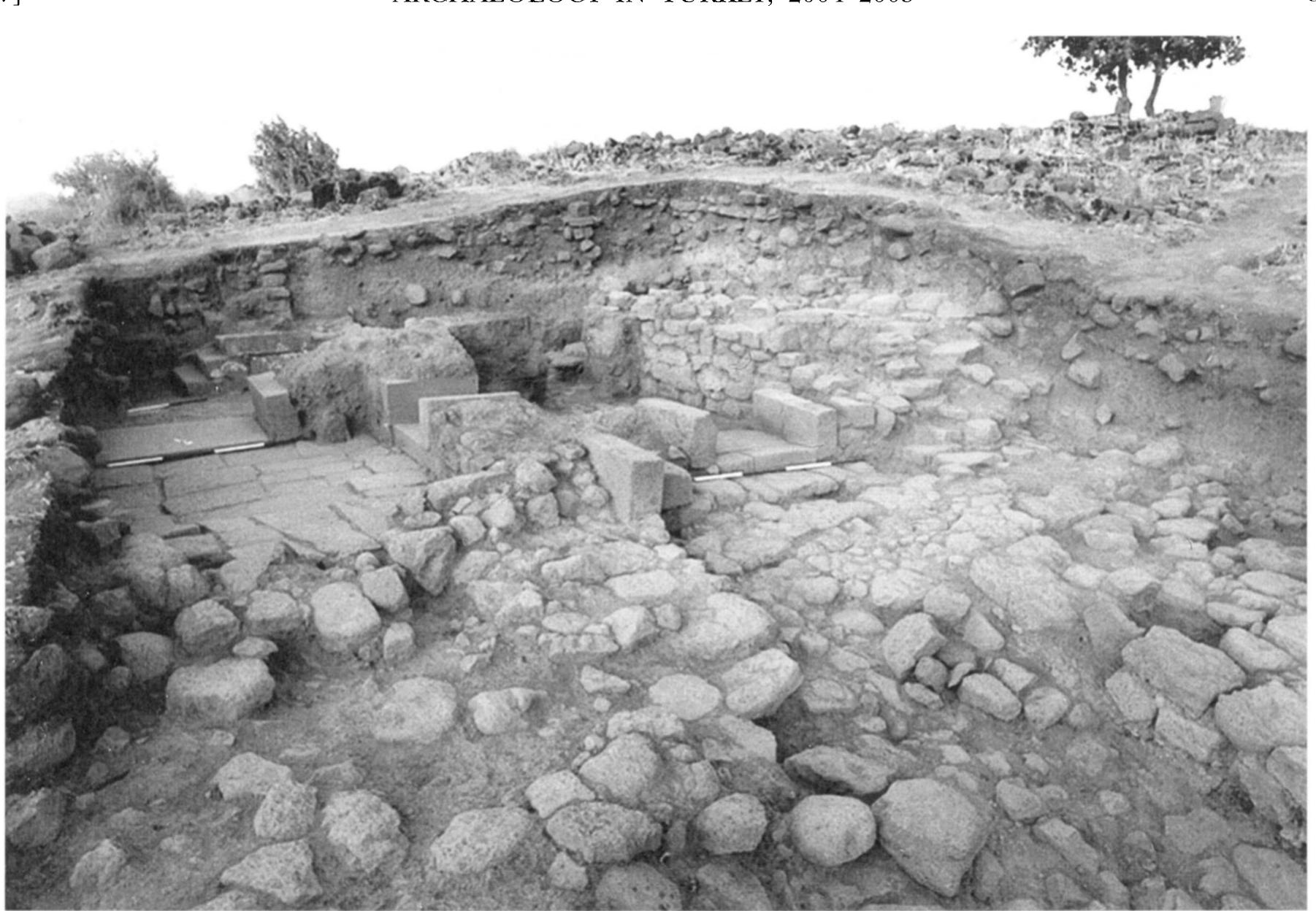 Fig. 11. Late Middle Bronze II residency at Tilmen Hoyitk in area K-5, view from northeast (N. Marchetti). 
