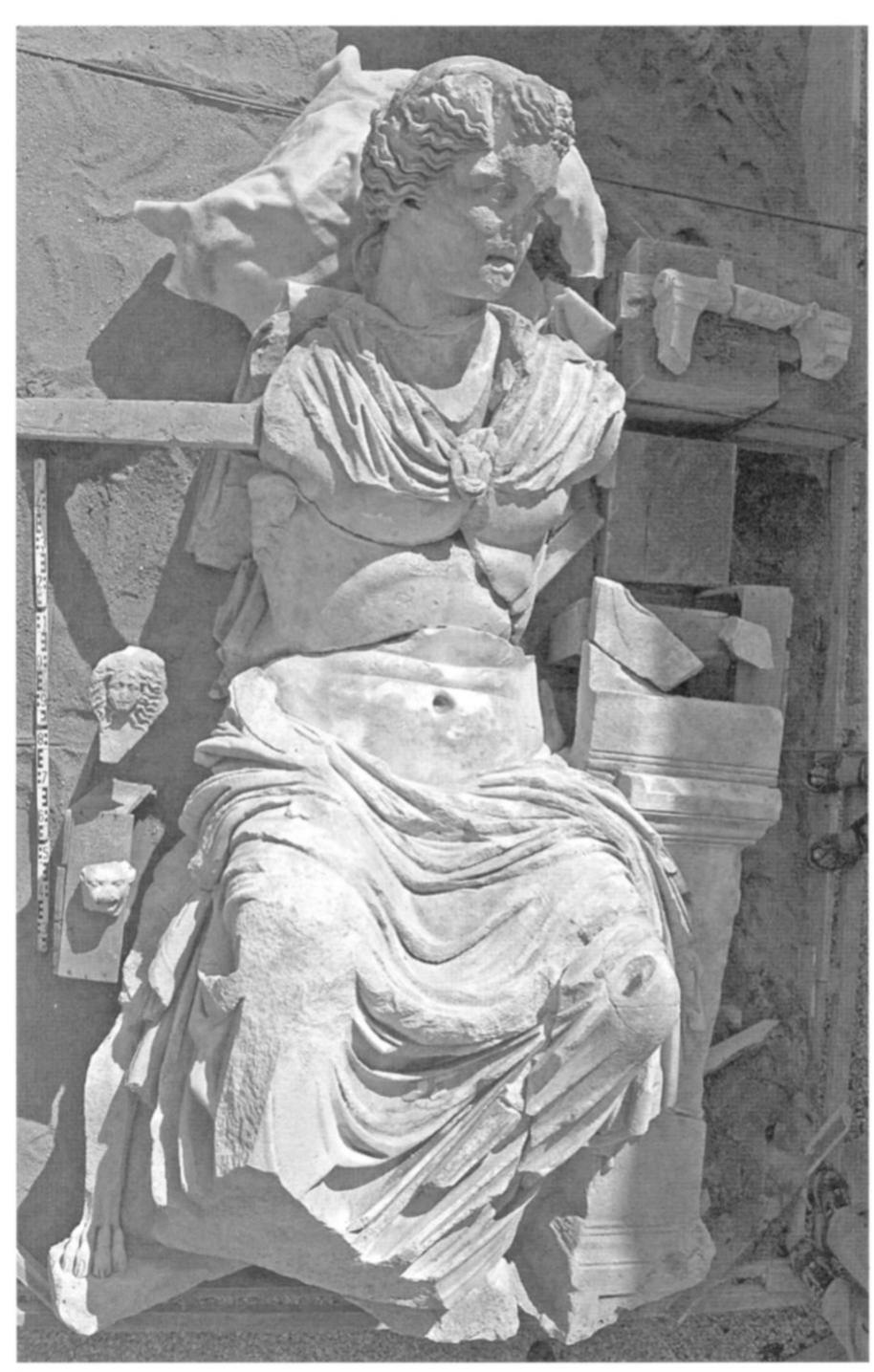 Fig. 17. Colossal marble enthroned Apollo Clarios from the central niche of the lower row of the aediculated facade of  the Hadrianic Nymphaeum of the Upper Agora at Sagalas- sos (M. Waelkens). 