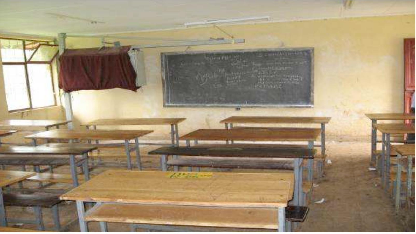 Figure 4: A typical classroom in a government school Source: Author. Photo taken during data collection, 2006.  On the other hand, the number of students has increased. Imagine, three and  sometimes four students sitting at one sma  1 desk. The question now is which one has  to be given priority? For a developing country with poor infrastructure for technology (e.g. power failure several times during my observations, as reported by teachers interviewed, and by Lemma, 2006), taking the plasma transmission as a sole method of teaching is at least a risk by itself. There were many days in which this technology was not working and hence there was no instruction in many schools. These days, the state  itself has accepted the truth that the quali  ty of education in Ethiopia is deteriorating  and it is beginning to study the causes (ETV, 2006). 