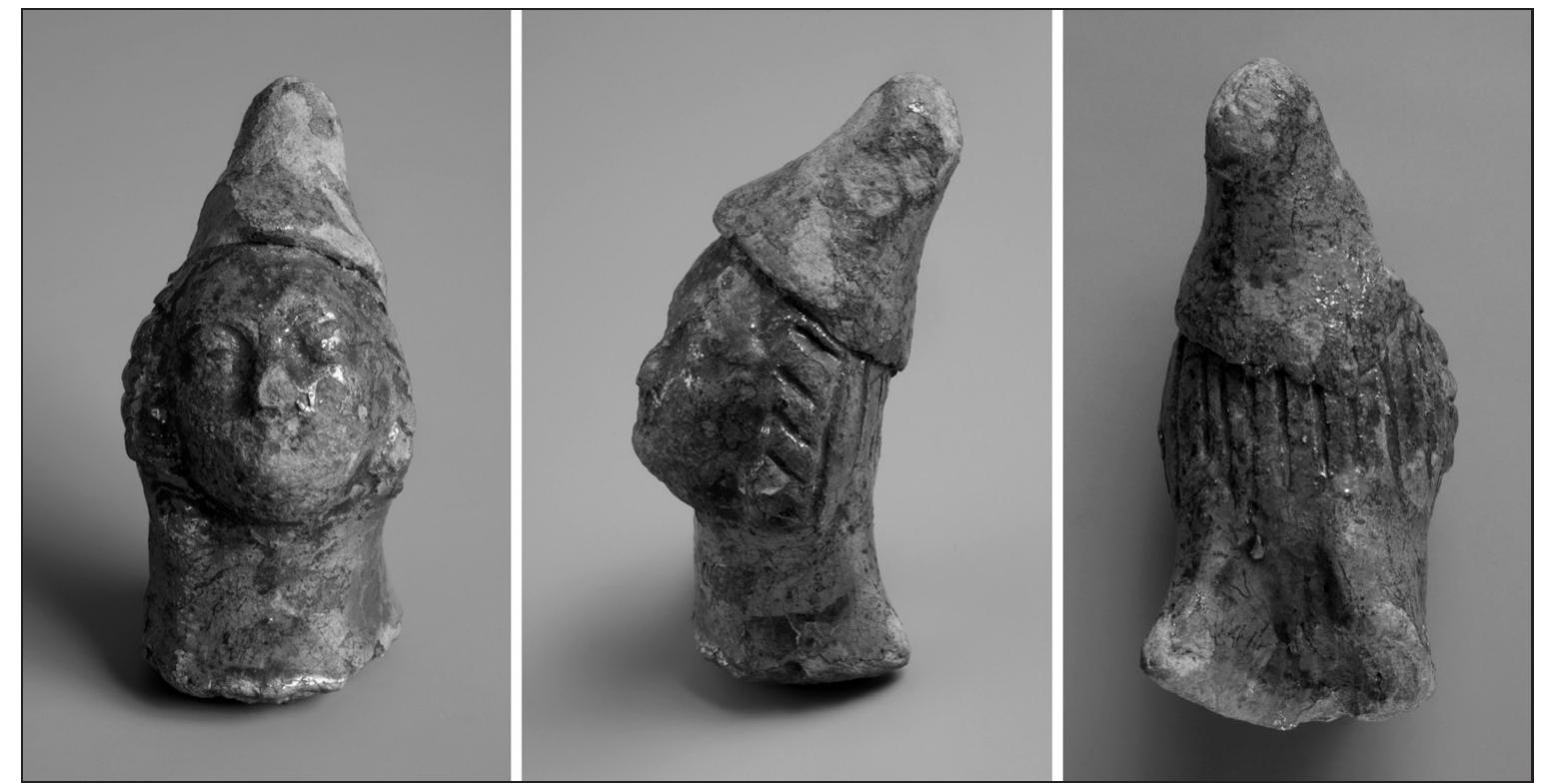 Fig. 10. Krakow, Stare Miasto (Old Town), Jagiellonian University’s Ogréd Profesorski, trench 1/07. Fragment of a late Medieval clay lamp (vessel’s handle?) with representation of the head of a Jew (photo by G. Zygier) 