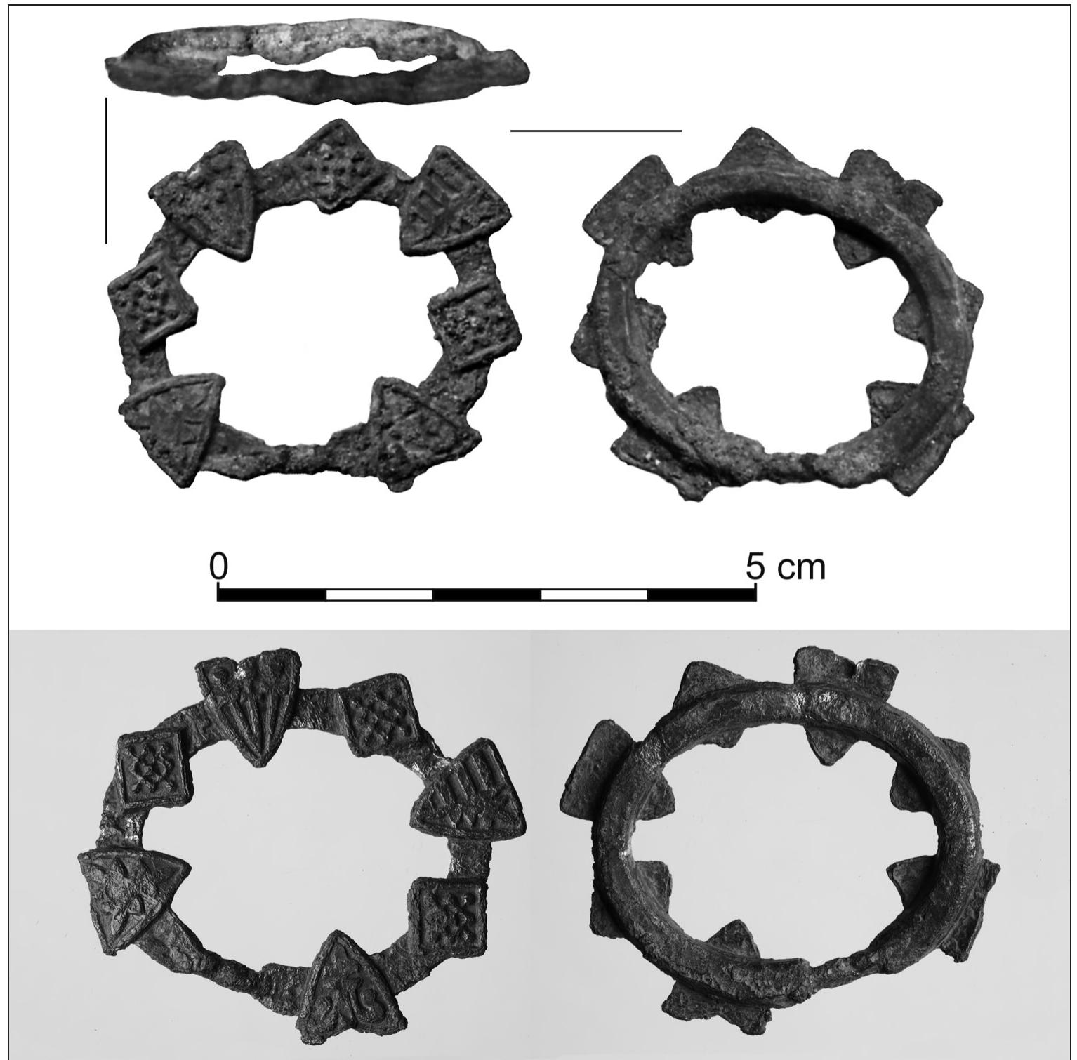 Fig. 11. Krakow, Stare Miasto (Old Town), Jagiellonian University’s Ogréd Profesorski, trench 1/07. Gothic buck- le for fastening attire, with a circular bow decorated with heraldic discs. Tin and lead alloy. The views before  (above — prepared by U. Bak) and after conservation (below — photo by G. Zygier)  Fig. 11. Krakow, Stare Miasto (Old Town), Jagiellonian University’s Ogréd Profesorski, trench 1/07. Gothic buck-  from the demolition of other constructions, was used in its formwork. It should also be noticed that the younger ditch was dug into deposits which yielded demolition timber dated to 1589 (Krapiec 2008). Stratigraphi- cal analysis allows us to conclude that the younger drain (constructed some 20-30 years after 1589) probably functioned as drainage for the foundations of a backhouse built before the mid 17" century (perhaps  To the west of the drainage ditch, a ceil- ing of late Medieval cultural layer must have lain deeper than 650 cm (Fig. 6, 7). Pitch—black clay deposits occurring down to the depth of 610 cm, containing rotten or- ganic remains and loose fragments of timber (of oak and fir wood — Krapiec 2008) cannot  cal analysis allows us to conclude that the 