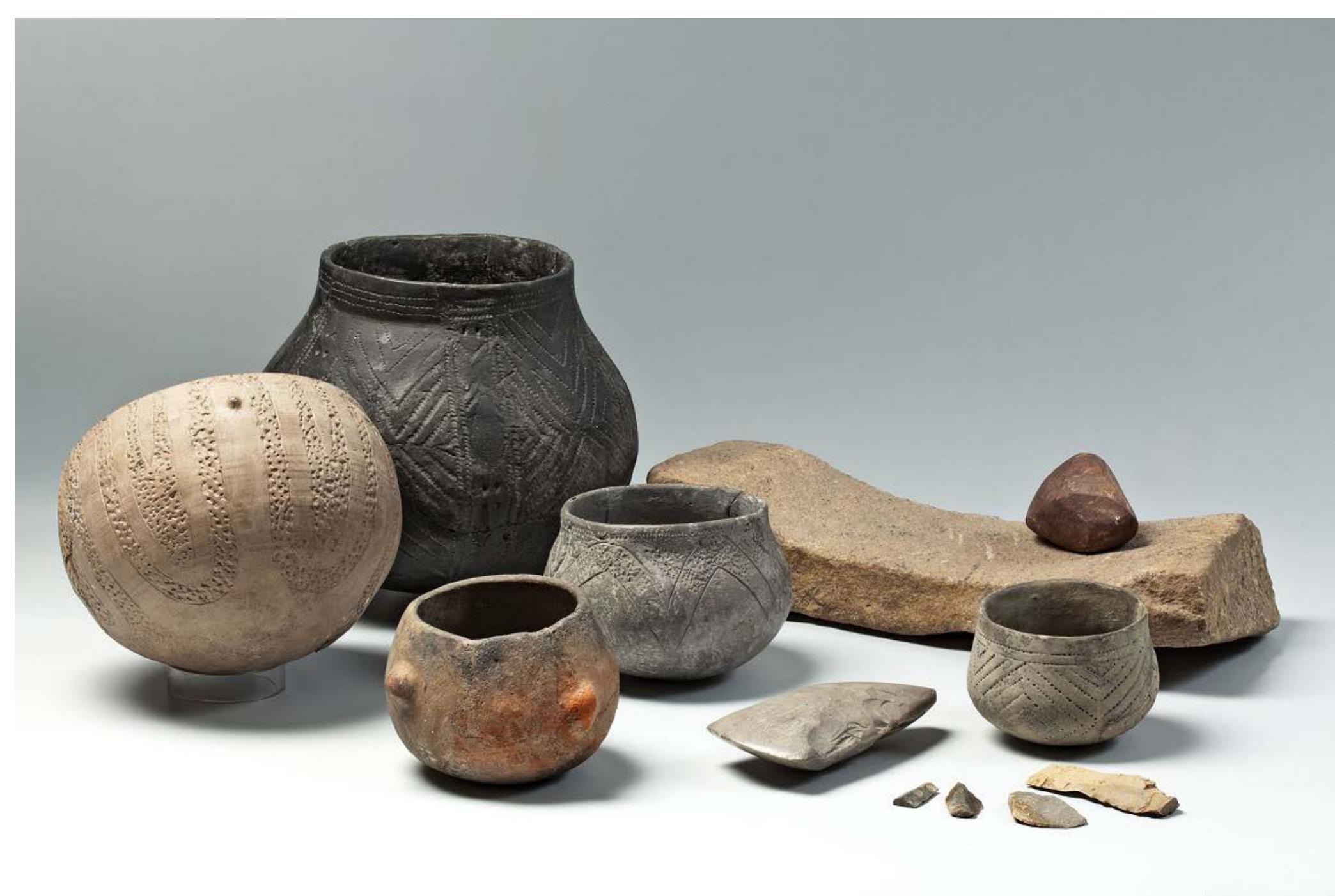 Fig. 3.5 Typical LBK grave goods (source: K6In-Lindenthal, Roemisch Germanisches Museum). 