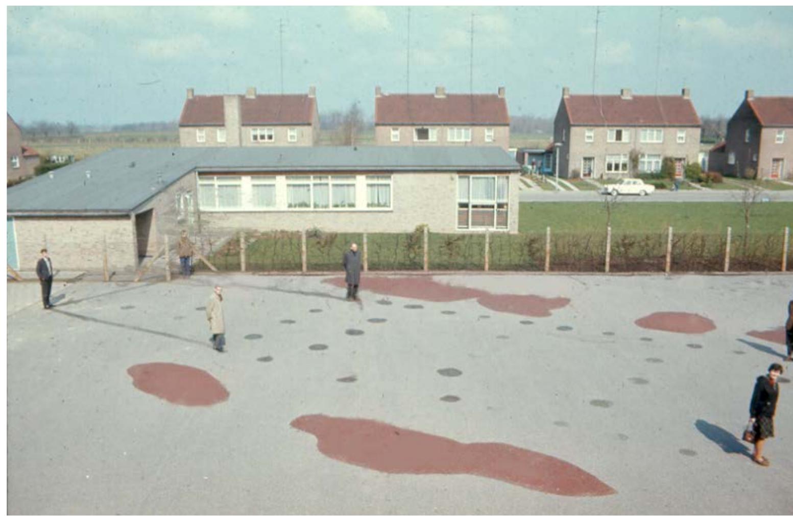 Fig. 5.4 Reconstruction of an LBK type 1b house on the playground of the St. Jozefschool. 