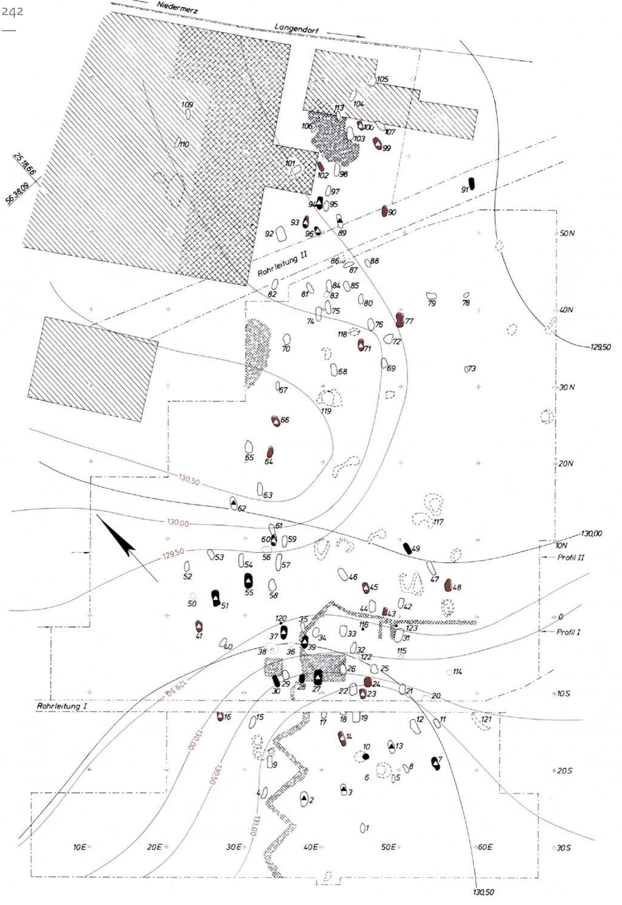 Fig. II.3 Overview of the burial ground of Niedermerz. Inhumation graves are represented with continuous lines, cremation graves with dotted lines. Hatched areas are recent disturbances. Graves marked in black contain high adzes and brown graves flat adzes. Triangles represent graves with arrowheads (source: Dohrn-Ihmig 1983, Abb. 6). 