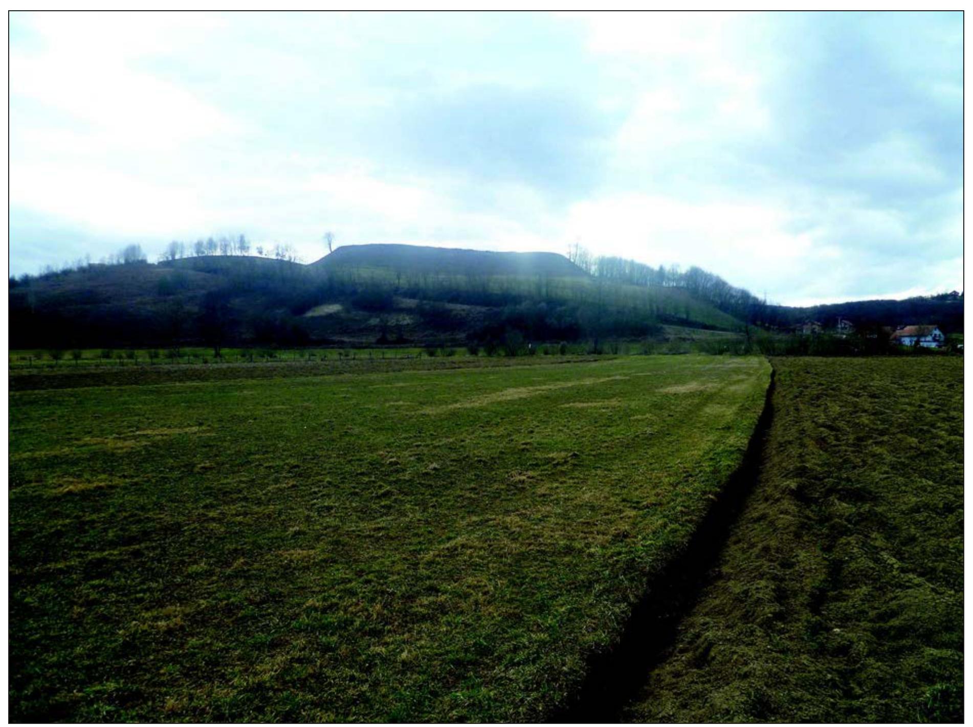 Fig. 2. View of Zecovi hill from the floodplain to the northeast (C. French)  c. 20/50m interva  s over a distance of some 250m  across the adjacent floodplain eastwards to the  River Sana (Figs. this augering wor  4 & 5; App. 1). On the basis of k, a specific area of midden and  occupation material was identified on the north- eastern part of the ‘shoulder’ area below the hill-  top which was t  hen investigated by hand-dug  1x2m or 2x2m sized test pits. 