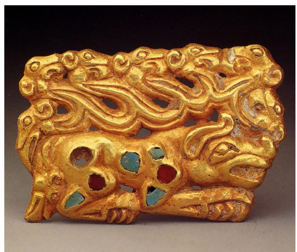 Figure 7b. Gold buckle from Aluchaideng. Fifth to third century B.c.z. Inner Mongolia. Source: Zhao Fangzhi HA, Caoyuan wenhua: youmu minzu de guangkuo wutai FRSC {k: WE RRA hse (Shanghai: Shanghai yuandong, 1999), 111 bottom. 