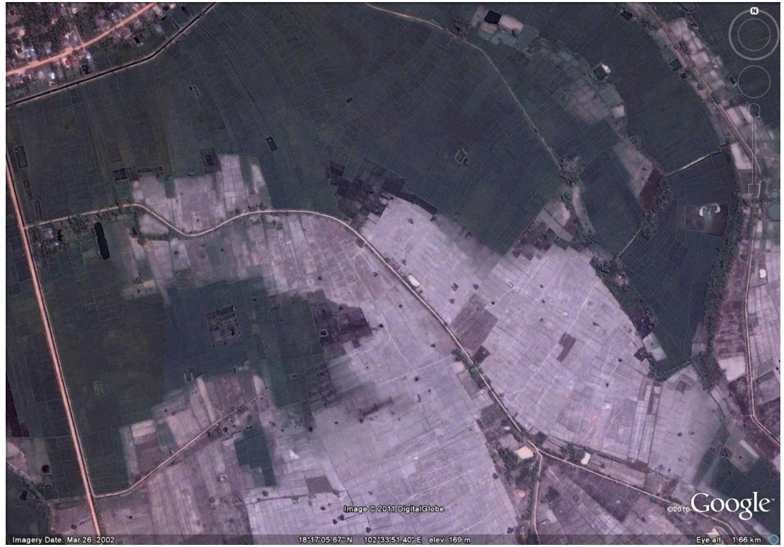 Figure 4. Example of irrigated areas along the Nam Ngum River in the Vientiane plain. Photograph taken on the 21 March 2002  E3 = (12,407 ha x 15,000 m?.ha™’.year™) + (4,222 ha x 5,000 m?.ha™.year’) = 207 Mm?/yea 