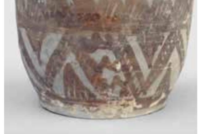 Small cylindrical canister with outward-turned rim and flat base. The decoration consists of 