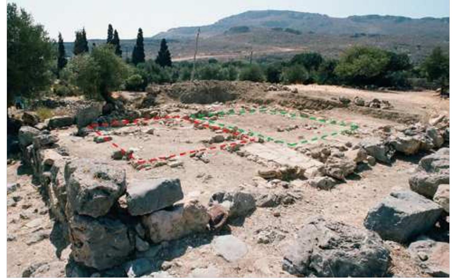 B. house aa, with rooms v (red) and x (green) marked, photo
