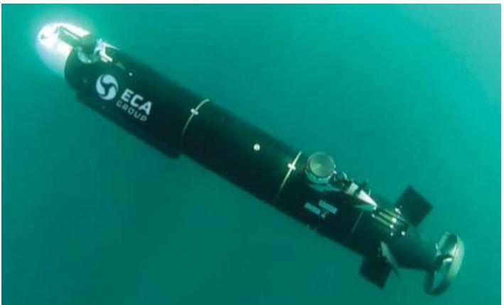 Submarine robot with rear propeller, rudders, and diving