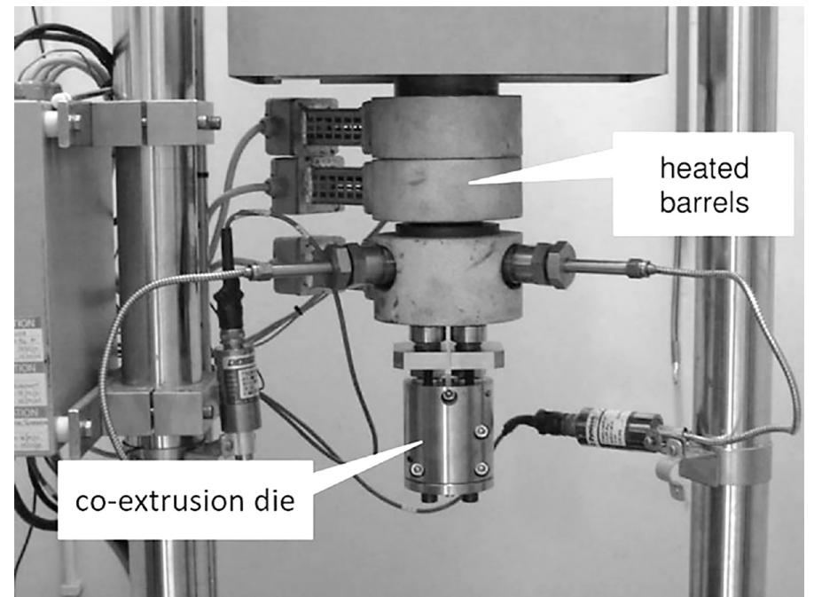 Double-barrel capillary extrusion rheometer (cer), equipped