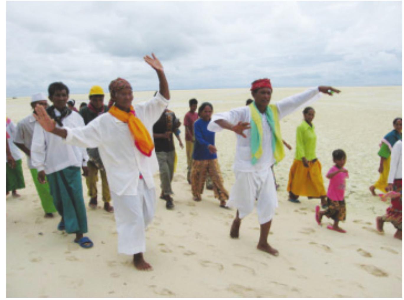Bajau Rituals (PDF) Dancing with the Ghosts of the Sea: Experiencing the Pagkanduli ...
