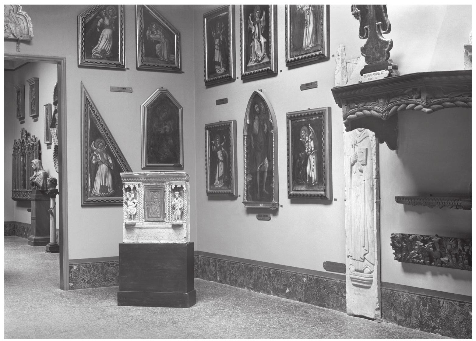 Fig. 1. Padua, Civic Museum, Room of the Due and Trecento, after the 1920s. Courtesy of the Photographic Cabinet of the Civic Museum of Padua, inv. E 10 