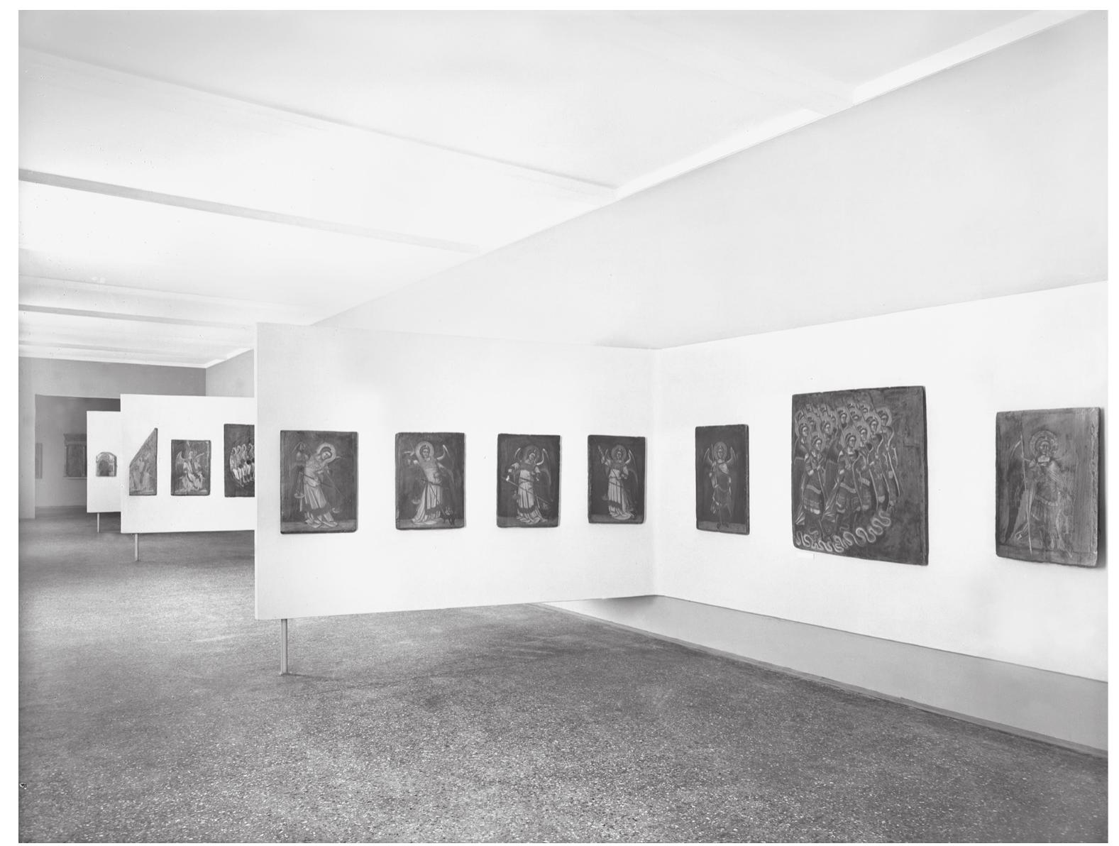 Fig. 8. Padua, Civic Museum, Room of the Trecento, after the 1950s. Courtesy of the Pho- tographic Cabinet of the Civic Museum of Padua, inv. E 2383 