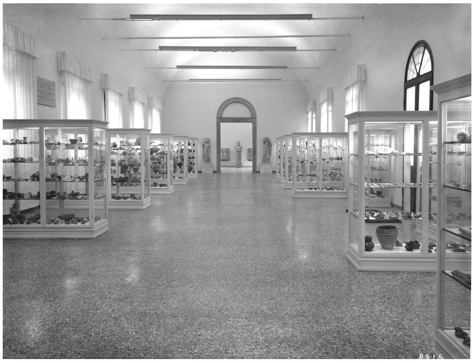 Fig. 11. Padua, Civic Museum, Room of the Archaeological Collection, after the 1950s. Courtesy of the Photographic Cabinet of the Civic Museum of Padua, s.n. 