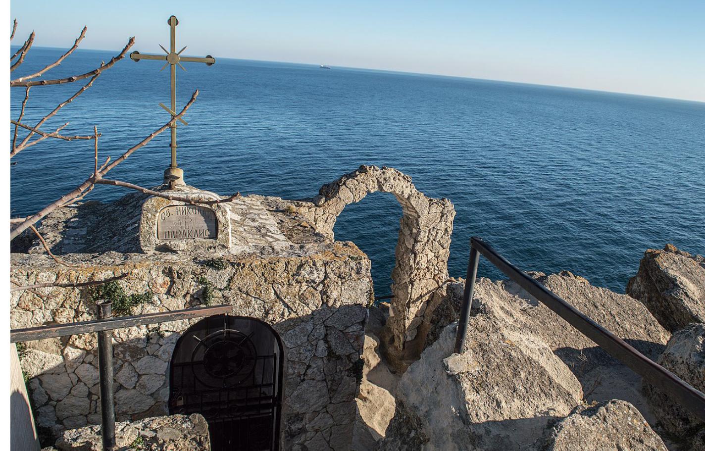 St. Nicholas Chapel, erected in 1993, at Cape Kaliakra in the Bulgarian Dobruja. Photograph © Balcon del Mundo.  Adolphus Slade, Records of Travels in Turkey, Greece, etc., and of a Cruize in the Black Sea, with the Capitan Pasha, in the Years 1829, 1830, and 1831, vol. 1 (London: Saunders and Otley, 1854), 344. 