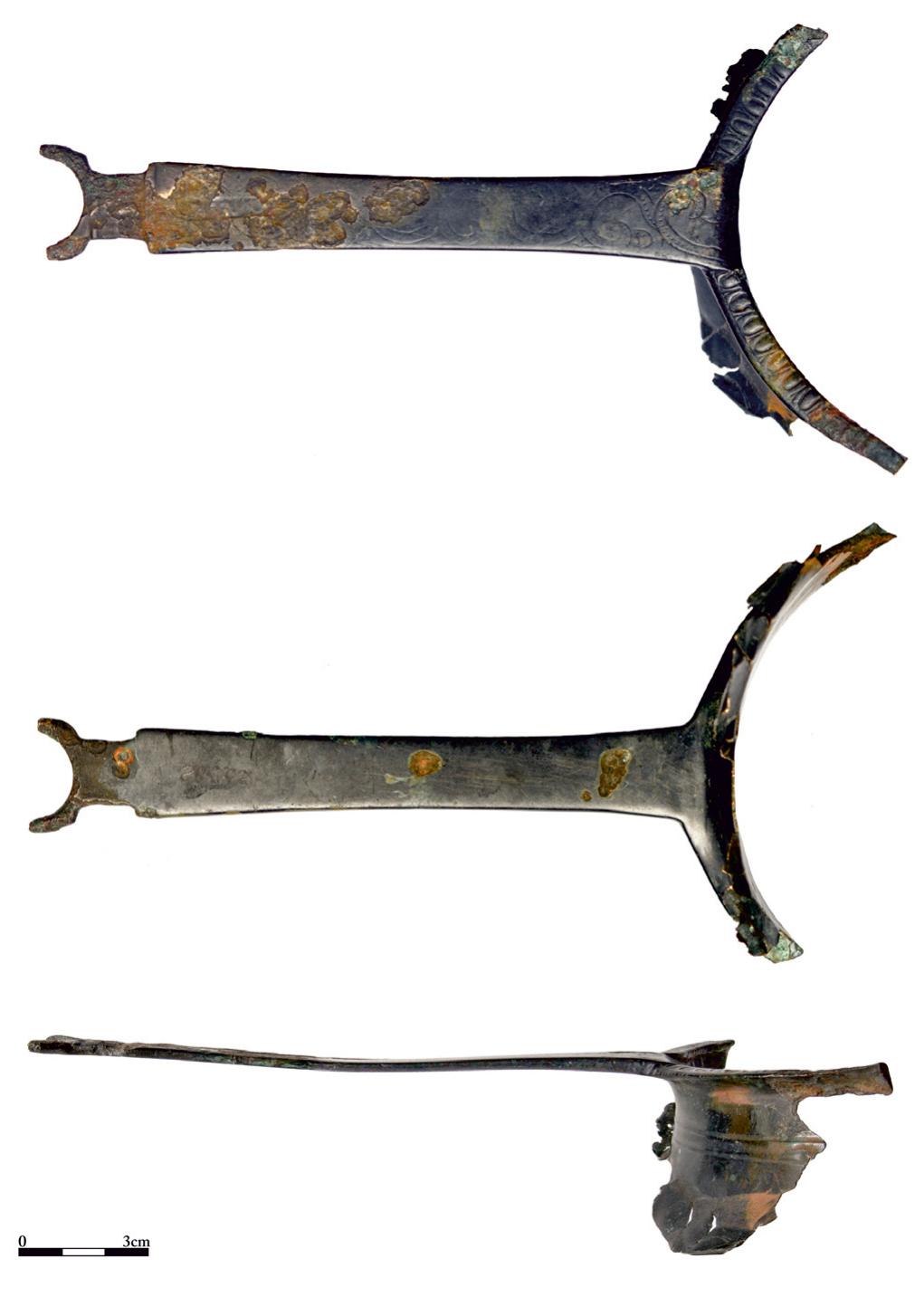 Fig. 10. Vas din bronz de la Ardeu (foto S. Mustata, dupa Mustata, Ferencz, Dima 2014).  Fig. 10. Bronze vessel from Ardeu (photo S. Mustata, after Mustata, Ferencz, Dima 2014). 